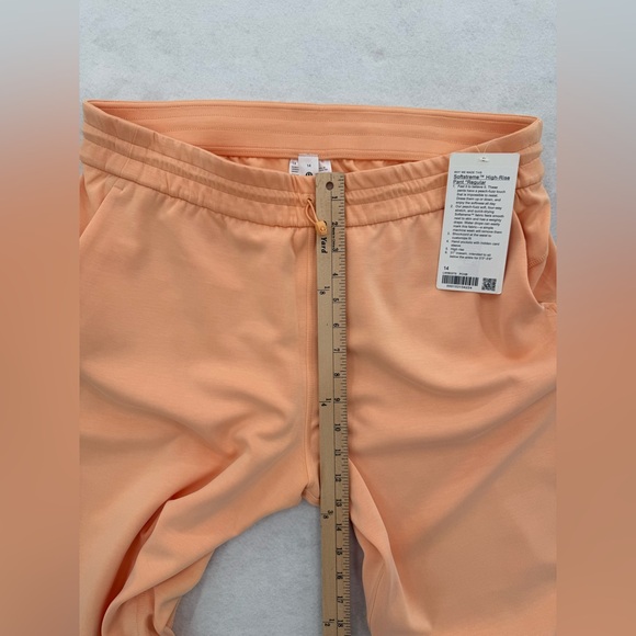 NWT Lululemon Softstreme‎ High-Rise Pant *Regular
Peach Bellini Size 14 - Picture 13 of 15